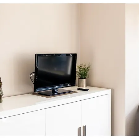 Les Trois Moineaux Daire